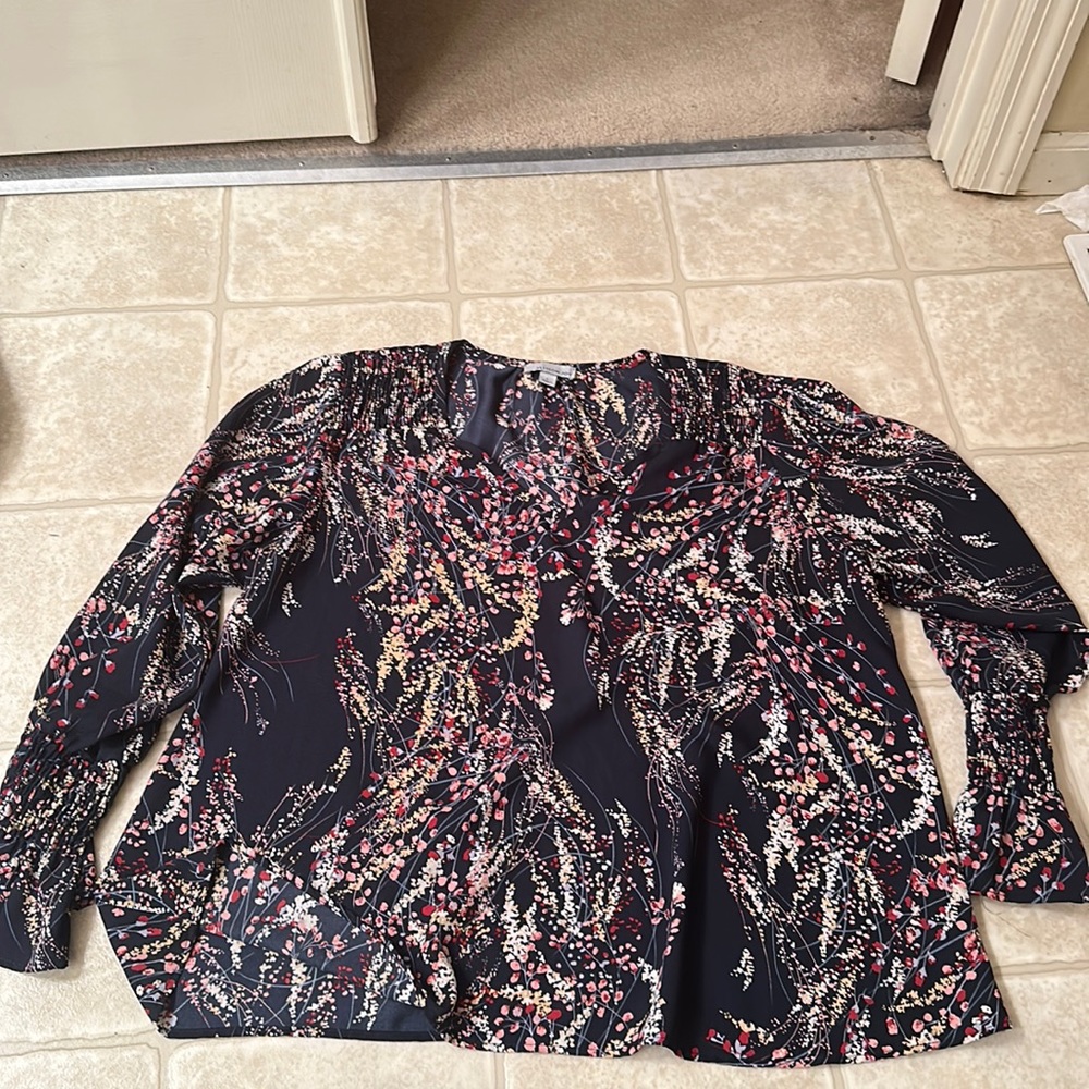 EUC Allison Joy floral polyester top with v neck and ruffle cuffs